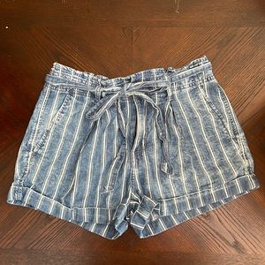 American Eagle high waist blue striped tie waist shorts size 0